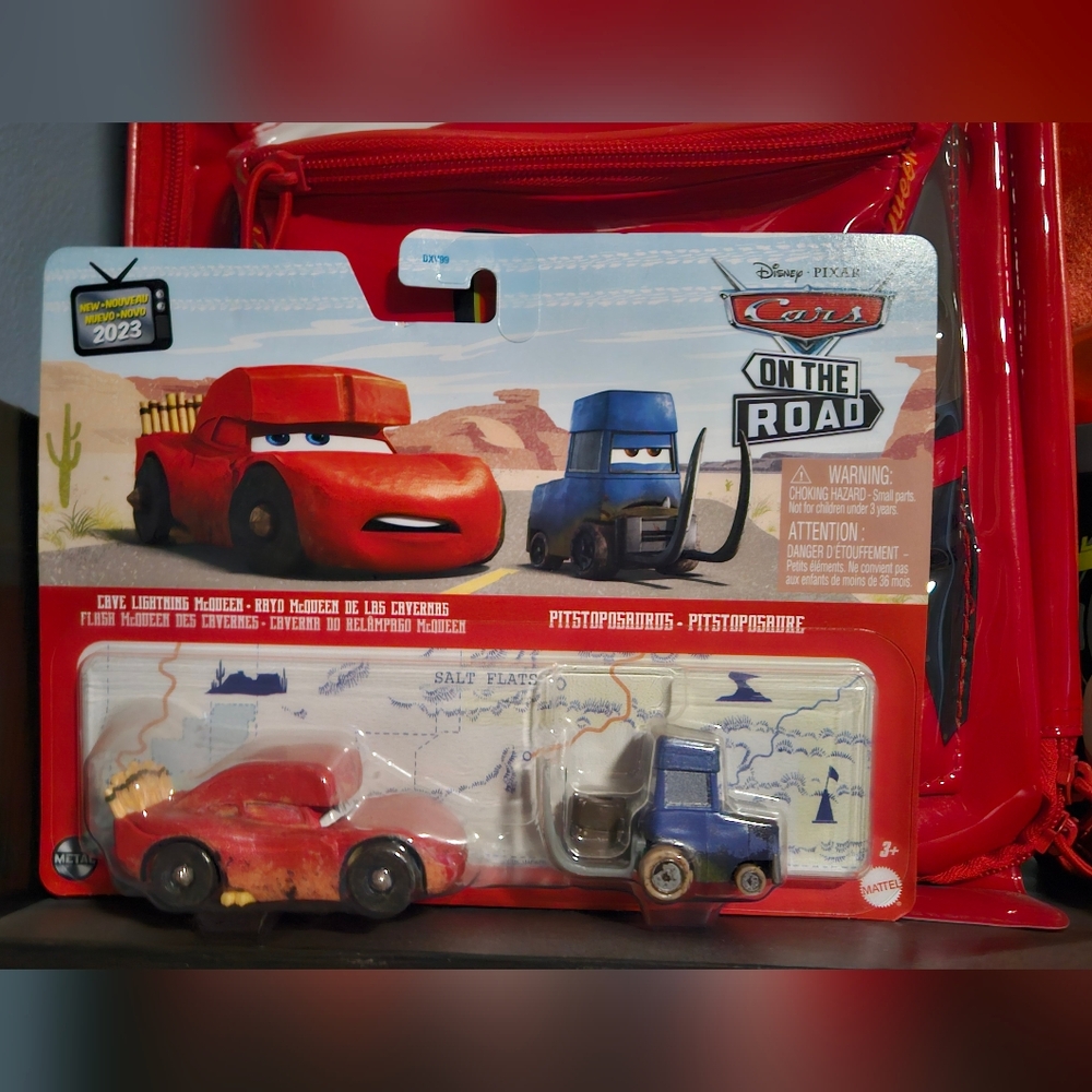 Disney Pixar Cars - On the Road Cave Lightning McQueen & Pitstoposaurus Diecast